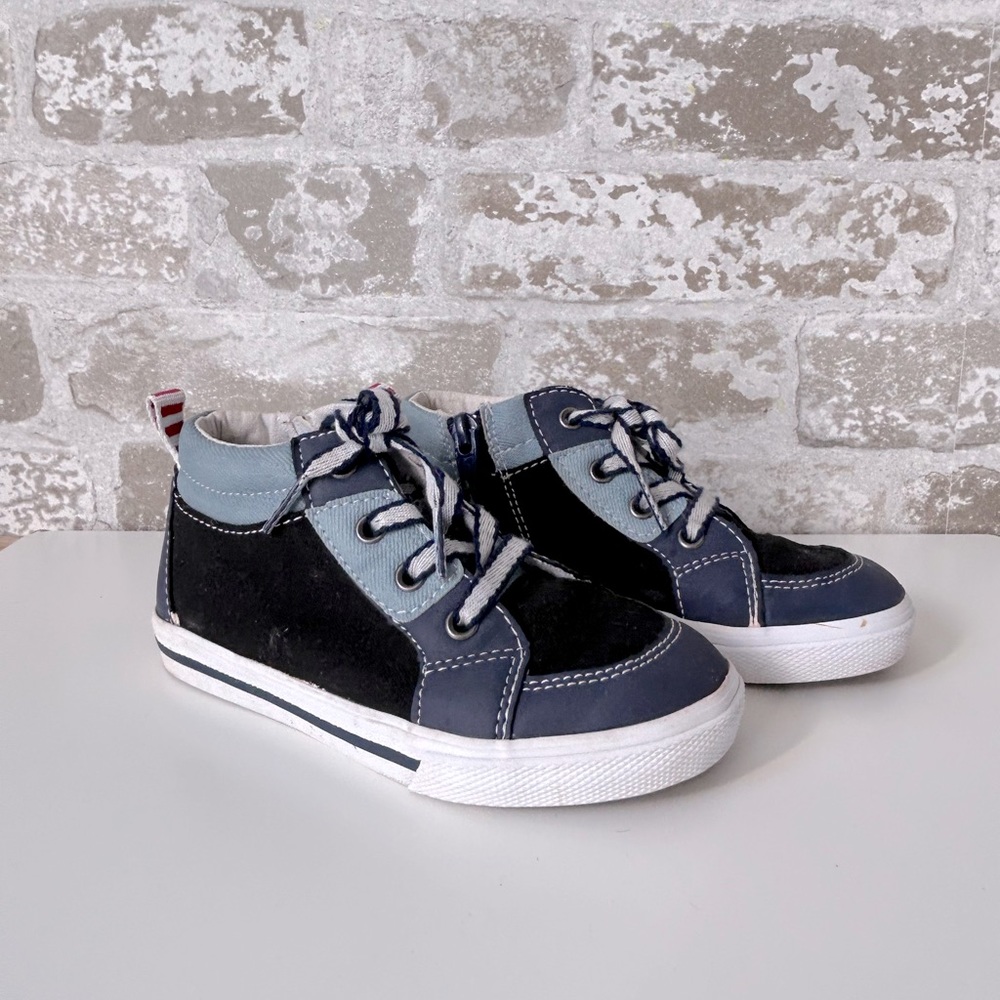 Toddler boys cat & jack high top sneakers with side zip for easy on!